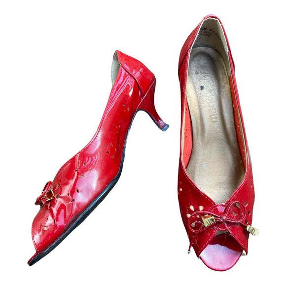 VTG Magdesians CA Red Tassels‎ Eyelet Shiny Leather Pumps sz 7.5M Heels - Picture 2 of 8